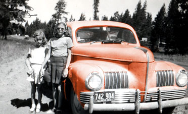1940s-Automobile-with-two-girls