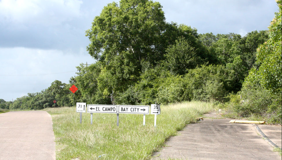 Old Texas Hwy Sign in Modern Location